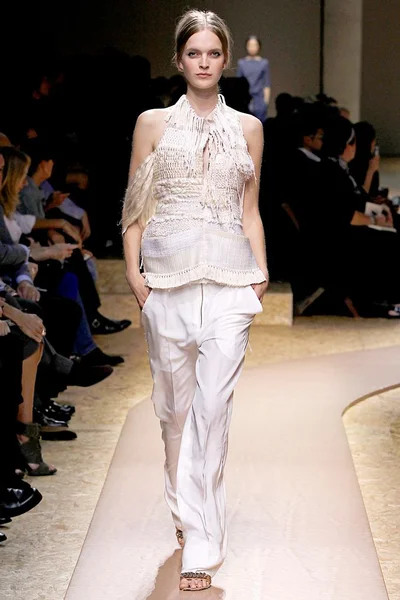 Look 10
